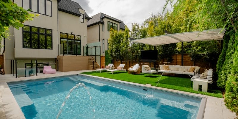 At 12 Baycrest Road in Toronto, this landscaping project features a beautifully crafted inground pool paired with a timeless flagstone patio and composite deck.